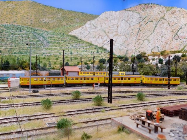 03 DéJiPé (Jean Pierre Dereux) Tren Groc (Le Train Jaune)