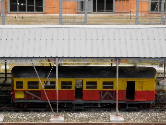 13 DéJiPé (Jean Pierre Dereux) Tren Groc (Le Train Jaune)