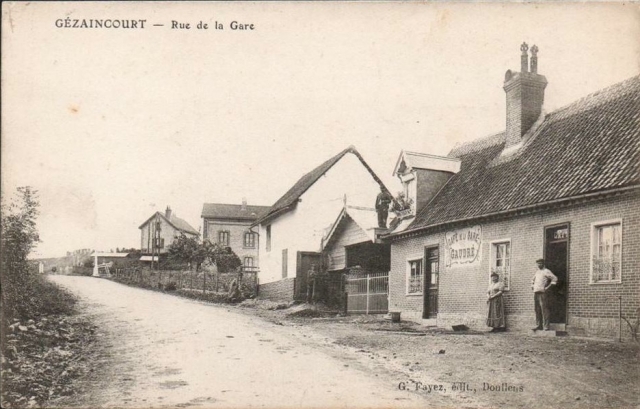 Gézaincourt Rue et café de la gare du Nord
