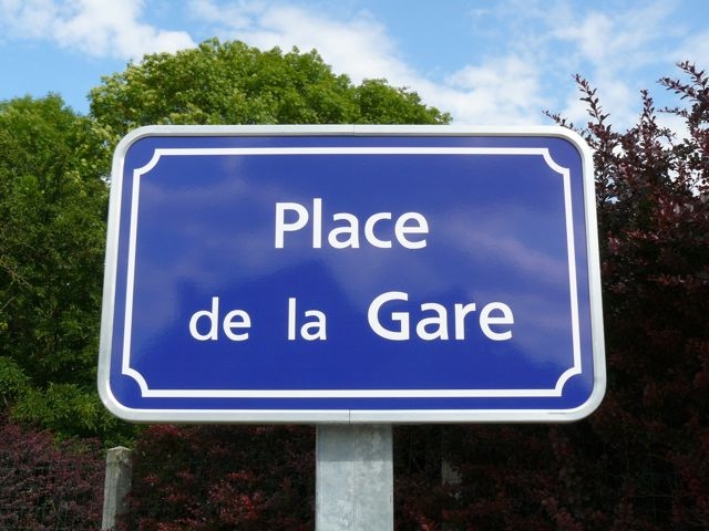 02 Crugny Place de la Gare