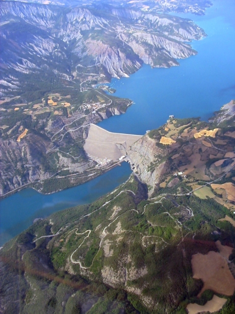 En vol au dessus du lac de Serreponçon