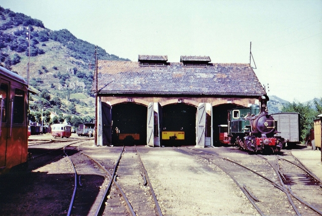 CFD Vivarais Le Cheylard Mallet 030+030 403 au dépot (2)- AGB 1966 FLICKR