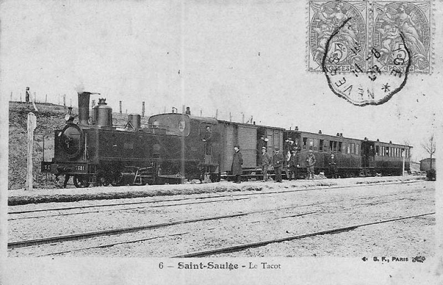 S.E. Niévre Saint Saulge 130T Corpet n°3.681 remorquant le Train d'Inuaguration + Voitures (salon) 01
