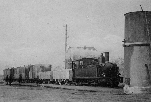 Chateau d'eau et tramway1.
