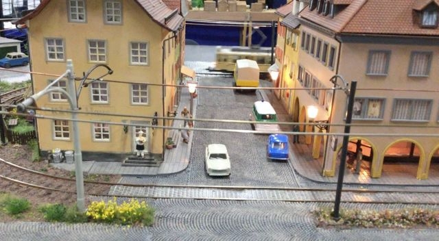 03 Le Mur Berlin Trolleys-Bus + Tramways Locotram