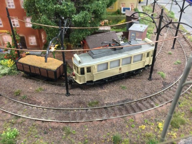 06 Le Mur Berlin Trolleys-Bus + Tramways Locotram