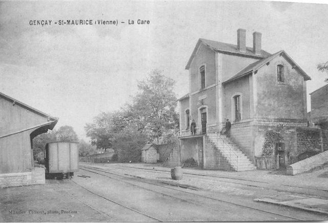 TV Gençay Gare en Suplomb des Voies Halle (Vienne