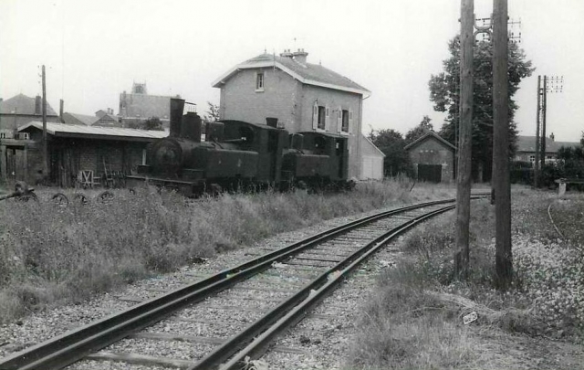 10.2 Montcornet Gare 4 filles de Rails 2 Vapeurs 74 75 ex-CA 1965 Mozaive Coll Pérève