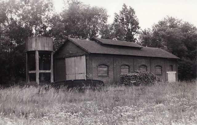 12 CA Montcornet Remise Chateau d'Eau 06.1974 Coll Péréve