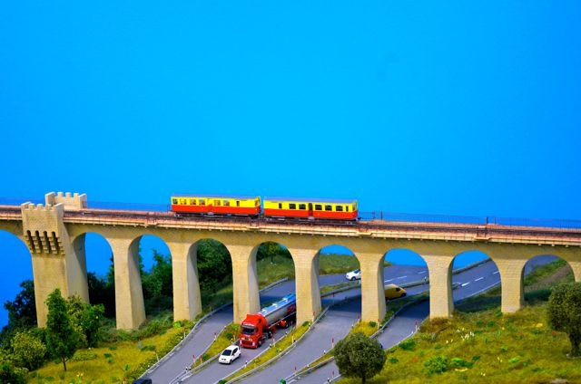 16 Train Jaune HOm Rail Modélisme Catalan Viaduc Séjourné RAMMA 2015