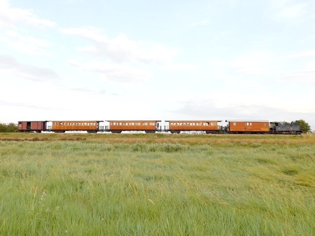 13 CFBS 19.27.26 Train Diner à Bord sur la digue Arret Repas
