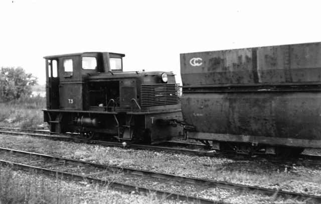 CF Camargue Locotracteur nT3 Wagon Trémie Photo Rozé Coll Péréve 01