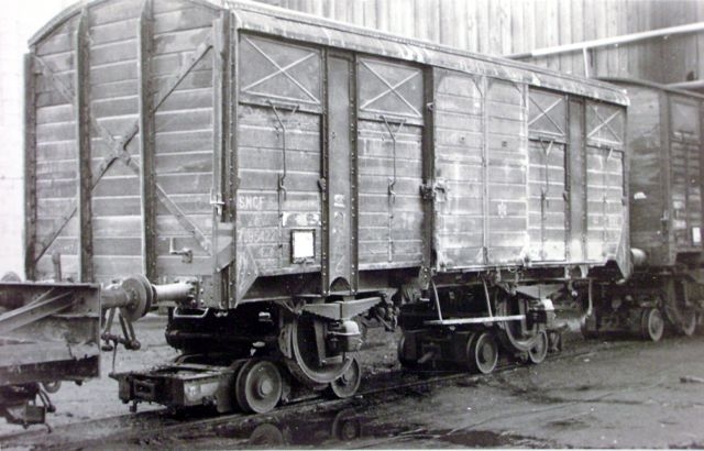 CA RDTA Saint Germainmont Wagon Couvert VN Chargés de Sucre monté sur Trucks VM-VN Coll Mozaive