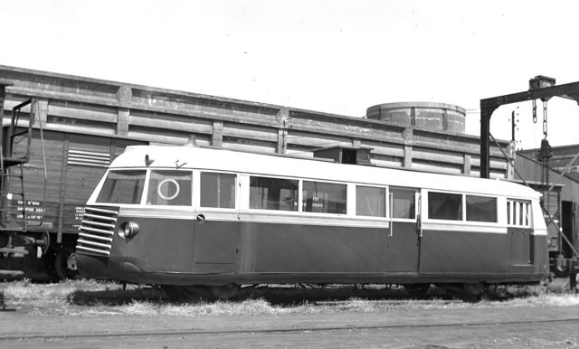 Achiet Bapaume Autorail Renault Type ZO (1936) n°43 ex-Nord Est (puis Pont-de-la-Deule - Pont-à-Marcq) Dépot dépôt de Bapaume Juin 1957 Photo Hesselink