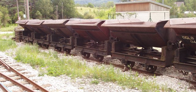 Les wagons trémies 01 à 06 garés à Hirschwang