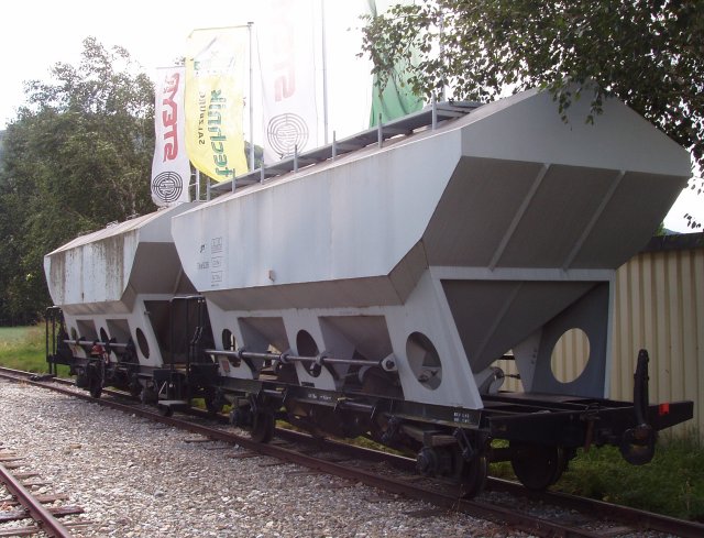 Deux wagons trémie à céréales sur l'embranchement de la coopérative agricole de Tamsweg