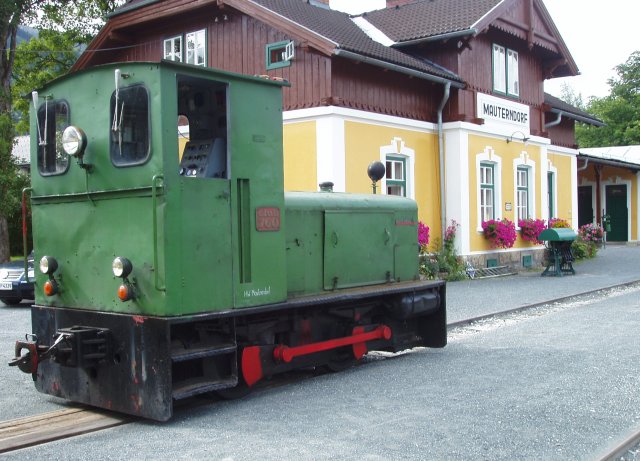 Le VL Braujach vu coté flanc droit de la cabine en gare de Mauterndorf en août 2006