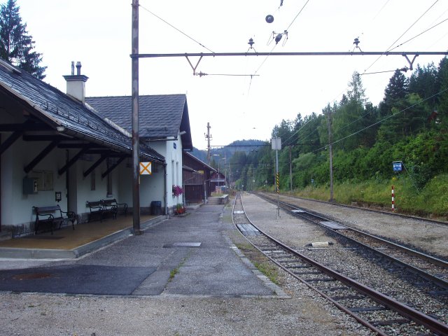 La gare de Mitterbach vue vers St. Polten