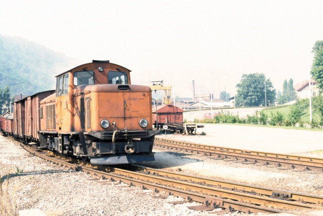 Une BB diesel des StLB en tête d'un train de marchandise en gare de Kapfenberg en 1976