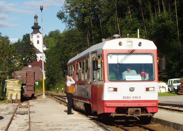 le « Triebwagen » 5090-013 assurant le « 6978 » va quitter Ybbsitz pour Waidhofen
