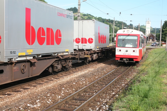 Au départ de Waidhofen Hauptbahnhof la ligne de l'Ybbstalbahn partage la plateforme avec celle à voie normale d'Hieflau