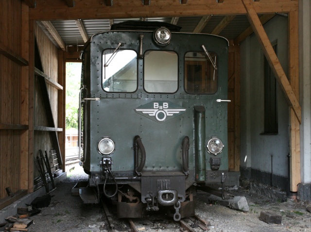 La DieselLok 2093.01, la plus ancienne d'Autriche, sous la remise diesel de la gare de Keinberg-Gaming
