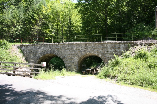 Pont en maçonnerie à 2 arches entre Saimannleshen et Großhollenstein